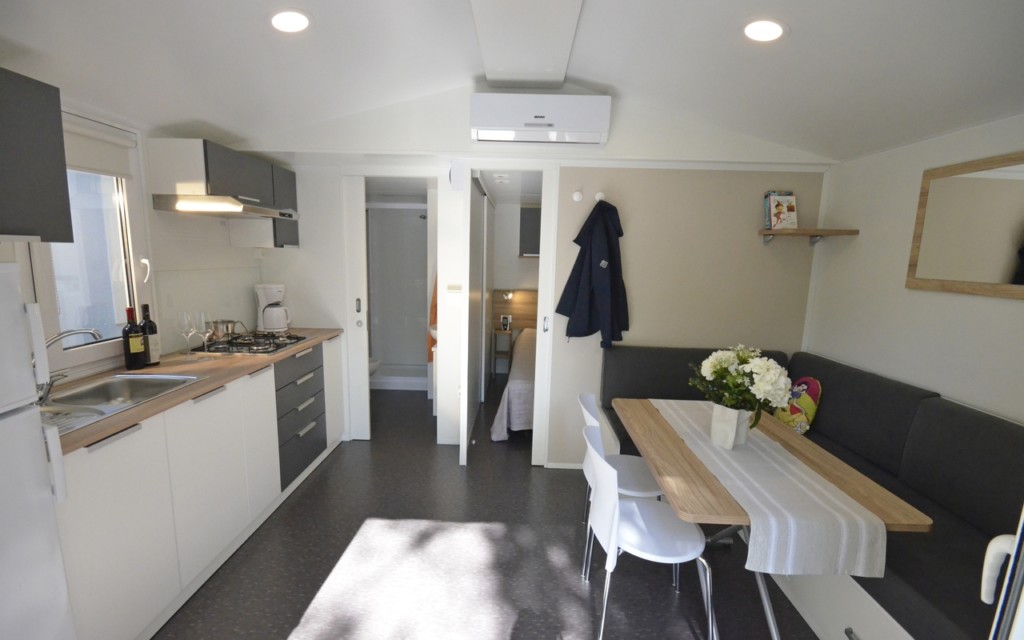 TopCamp Mobile Home Vip: Living room / kitchen